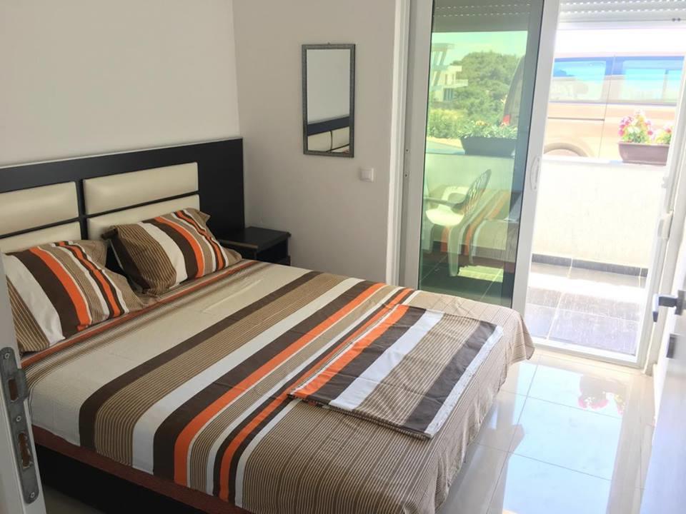 Apartmani Dini Ulcinj Zewnętrze zdjęcie
