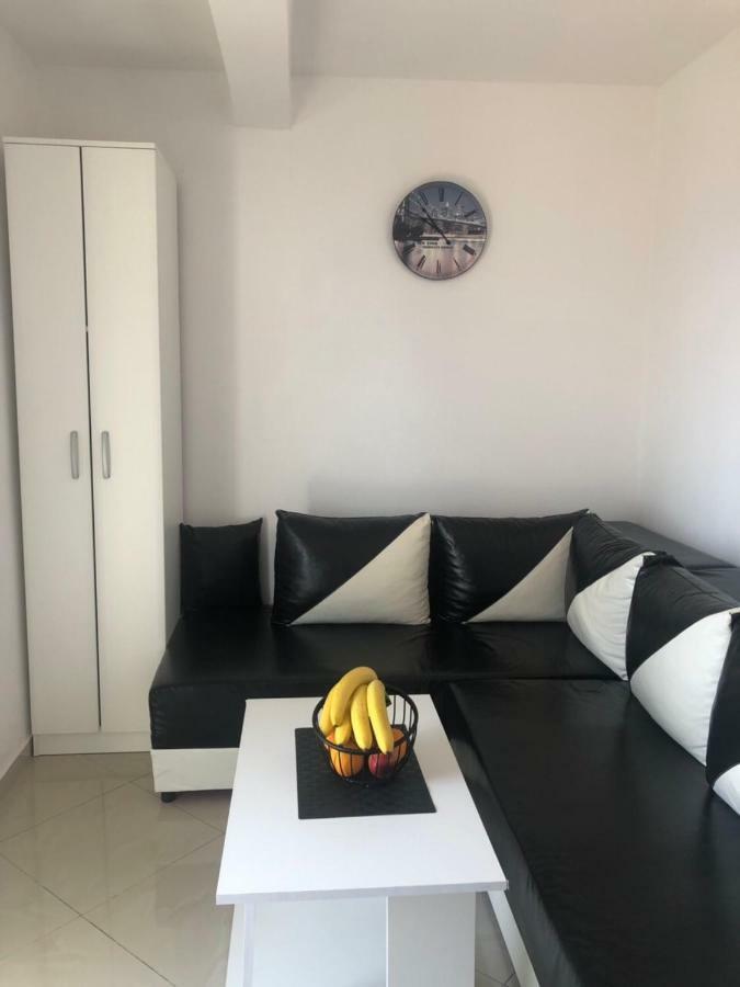 Apartmani Dini Ulcinj Zewnętrze zdjęcie