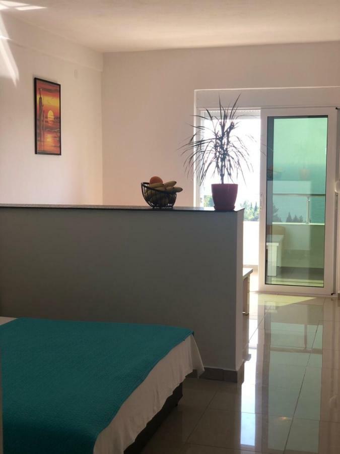 Apartmani Dini Ulcinj Zewnętrze zdjęcie