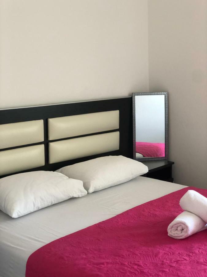 Apartmani Dini Ulcinj Zewnętrze zdjęcie