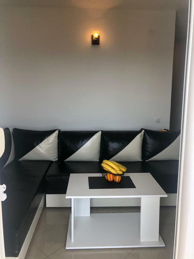 Apartmani Dini Ulcinj Zewnętrze zdjęcie