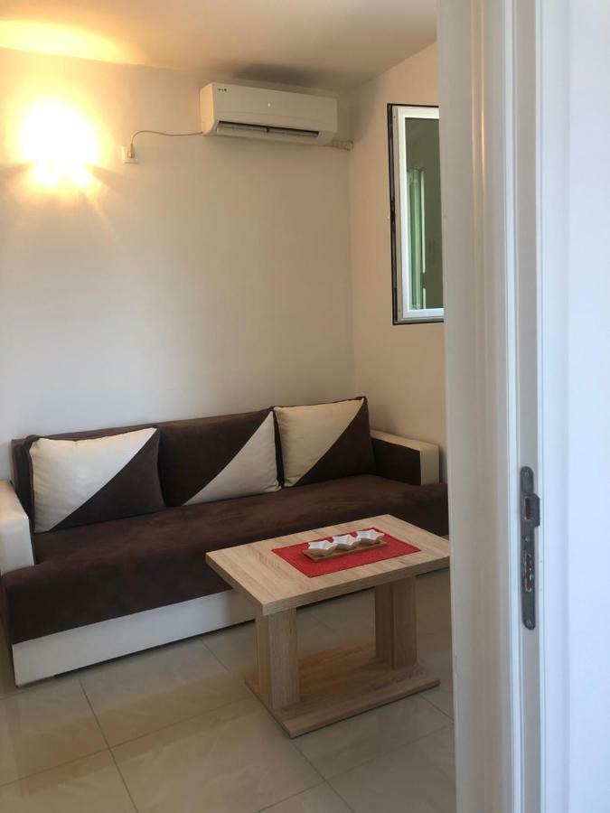 Apartmani Dini Ulcinj Zewnętrze zdjęcie