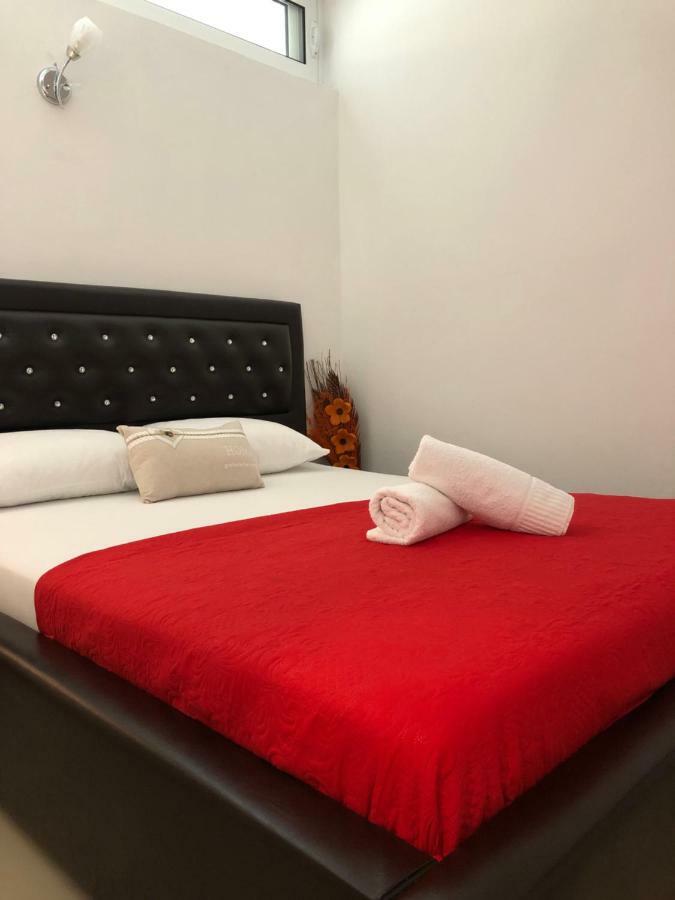 Apartmani Dini Ulcinj Zewnętrze zdjęcie